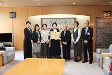 退任行政相談委員感謝状贈呈式の写真