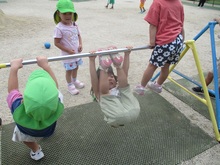 鉄棒の練習風景