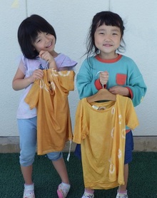 Tシャツとこどもの写真