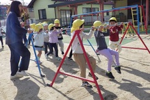 5歳児らいおん組鉄棒写真