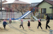 2歳児おいかけっこの様子