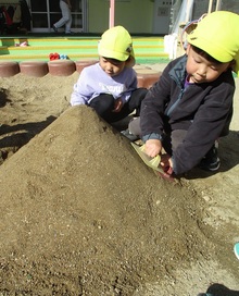 砂場遊びの様子