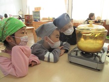 ガラス鍋でお米を炊く様子