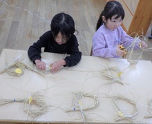 しめ縄作りの様子2