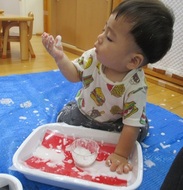 片栗粉粘土遊びの様子