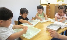 片栗粉粘土遊びの様子2
