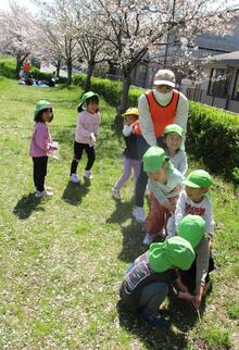 堤防に散歩に出かけた様子2