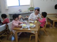 2歳児食事の様子