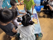 パズルを完成させています。