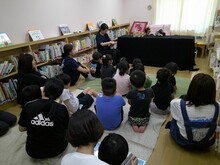 人形劇を見ています。