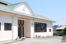 老上こども園の外観