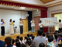 野菜の歌を歌っている写真