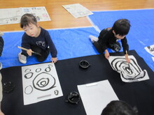 丸をたくさん書いてるところ