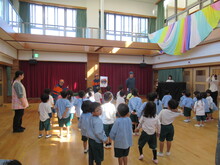 訓練に参加するこどもたちの写真