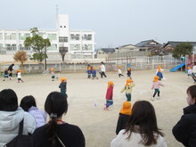 屋外での参観の様子