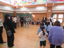 屋内での参観の様子