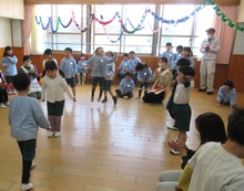 屋内でのお別れ会のようす