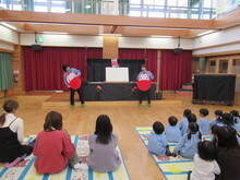 お話会を楽しむようす