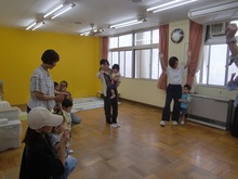 ひよこ広場（屋内）を訪れたこどもたちの写真