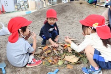 焼き芋ごっこのようす