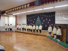 楽器の演奏をするこどもたちのようす