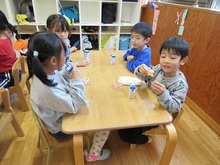 みんなでおやつをいただきます