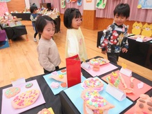 紙粘土でカラフルなごちそうを作りました