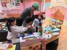 頑張って作った作品を地域の人に見てもらっています