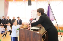 園長先生から修了証書を受け取りました