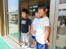ゆめ組のこどもたちが見守るようす