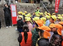 友だちと一緒に「福はうち」の声を合わせました