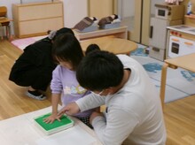 手形スタンプをしている写真2