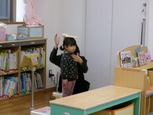 身長をはかっているいる写真