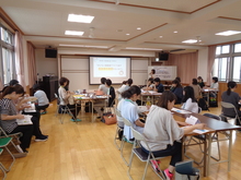就学前施設の先生たちが矢倉こども園に来られ、保育を見たり講話を聞いたりして、研修を深めました。