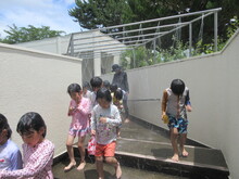 シャワーを浴びます。