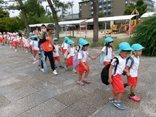 4歳児です。もうすぐ水族館。楽しみに歩きます。
