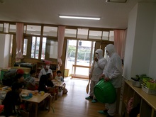 給食の様子を見に来られました。