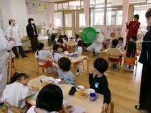 給食時に調理師さんが来てくれました。