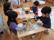 給食の様子の写真